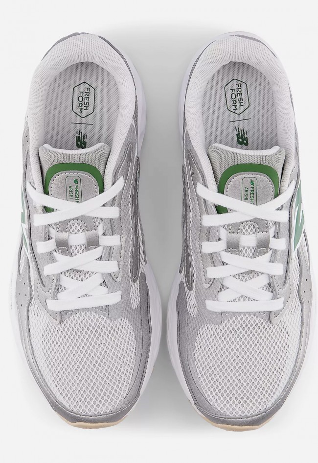 Zapatilla de hombre New Balance Fresh Foam Arishi v4 beige con malla transpirable y amortiguación ligera