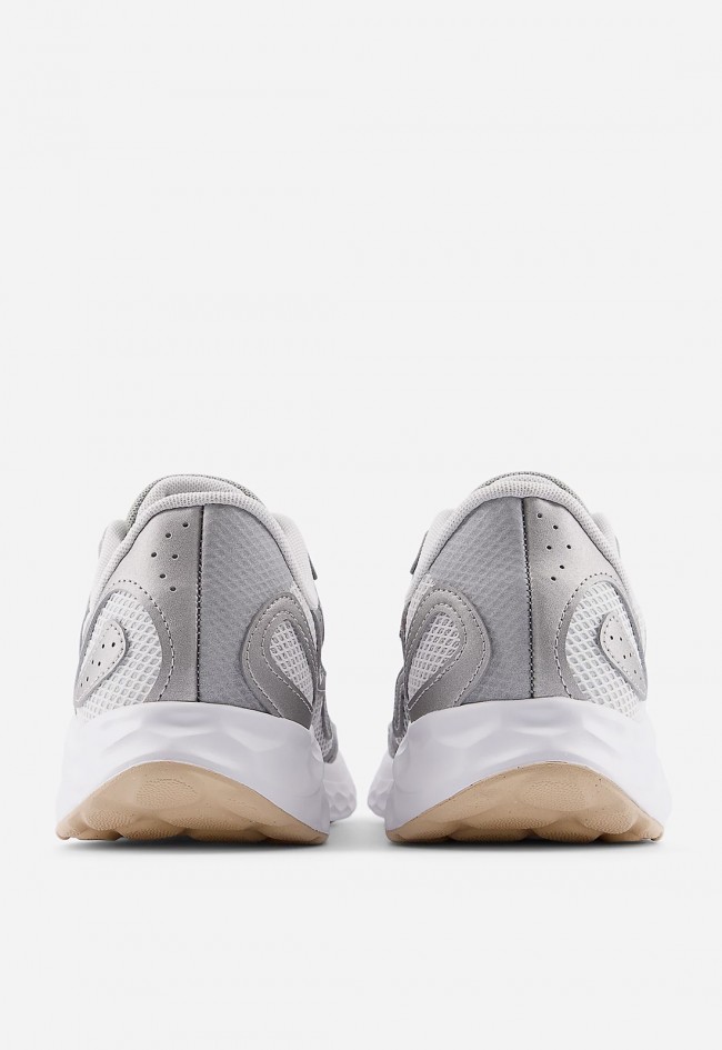 Zapatilla de hombre New Balance Fresh Foam Arishi v4 beige con malla transpirable y amortiguación ligera