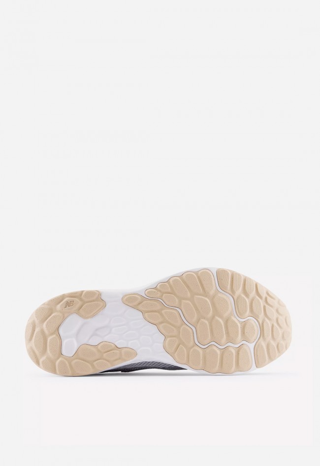 Zapatilla de hombre New Balance Fresh Foam Arishi v4 beige con malla transpirable y amortiguación ligera