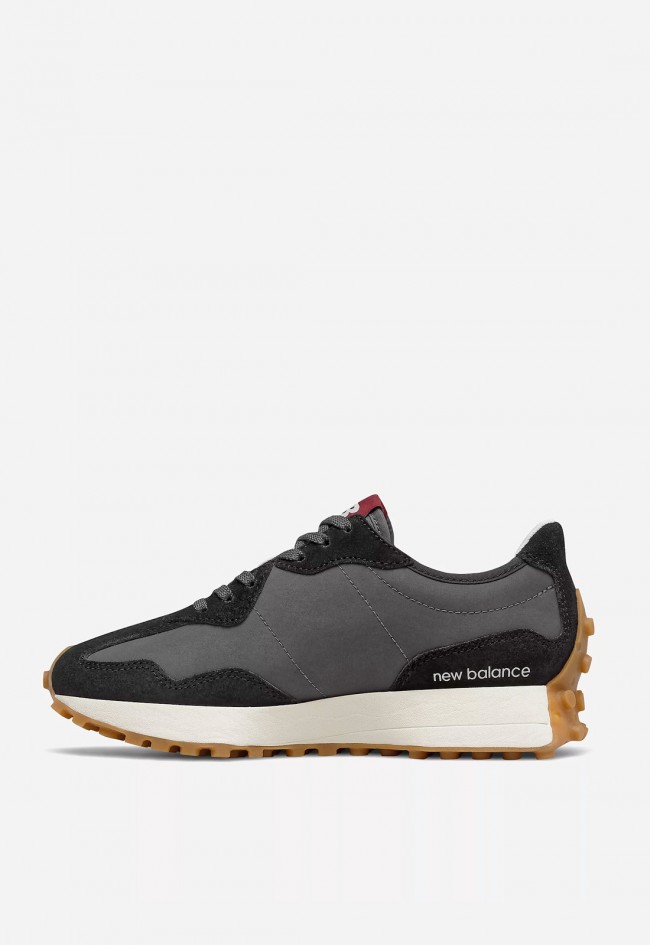 Zapatilla de mujer New Balance 327 negro en ante y malla con diseño retro y detalles modernos