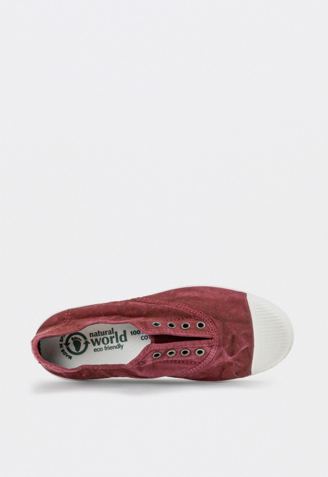 Zapatilla de lona Natural World mujer color burdeos sin cordones con puntera blanca
