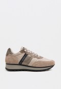 Zapatilla de mujer Cetti beige con piel y texturas elegantes, diseño urbano y suela dentada Cetti c-849