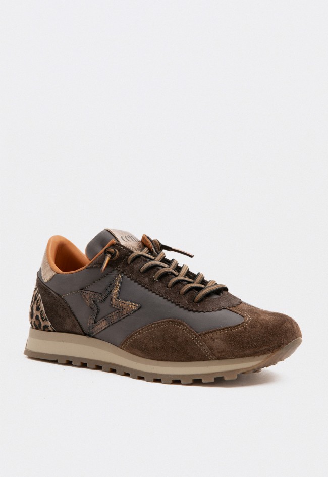 Zapatilla de mujer Cetti marrón con detalles animal print y diseño sporty-chic Cetti c-1259