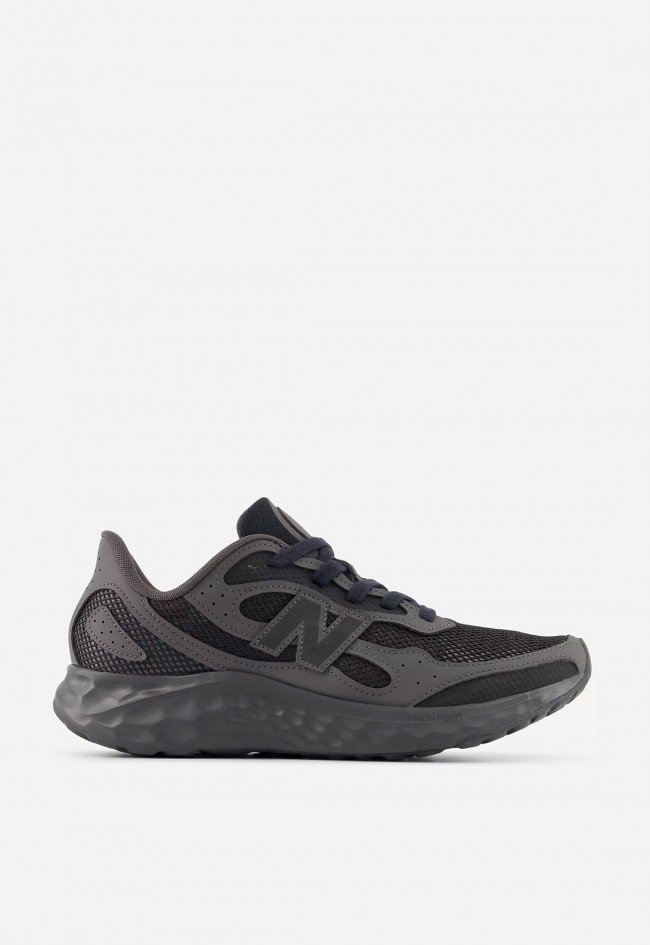 Zapatillas negras New Balance Fresh Foam Arishi v4 Tiralux hombre – ligereza y estilo versátil
