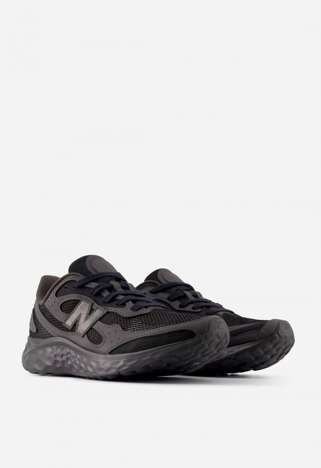 Zapatillas negras New Balance Fresh Foam Arishi v4 Tiralux hombre – ligereza y estilo versátil