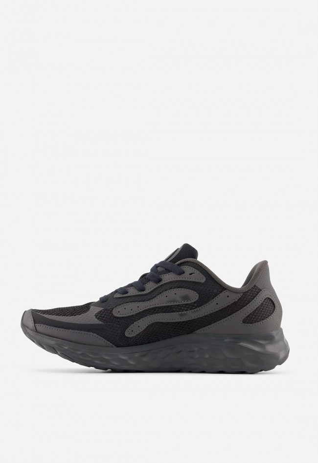 Zapatillas negras New Balance Fresh Foam Arishi v4 Tiralux hombre – ligereza y estilo versátil