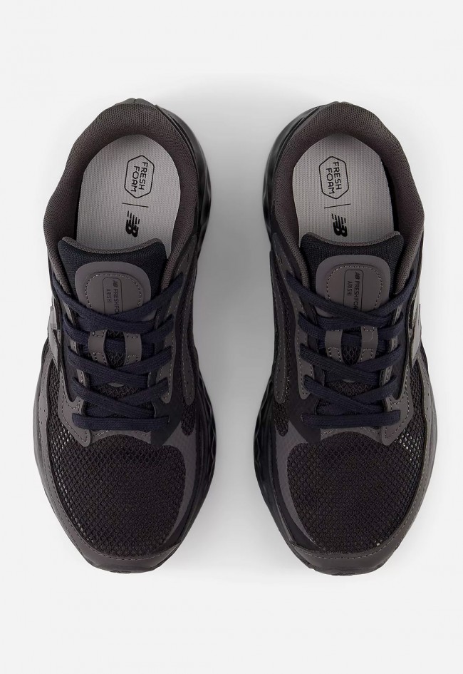 Zapatillas negras New Balance Fresh Foam Arishi v4 Tiralux hombre – ligereza y estilo versátil