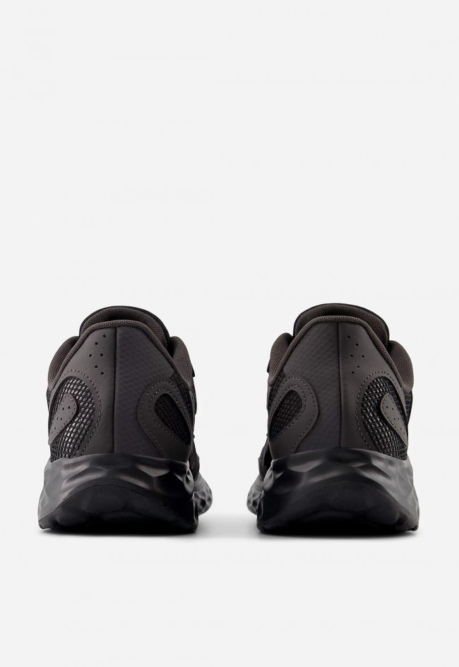 Zapatillas negras New Balance Fresh Foam Arishi v4 Tiralux hombre – ligereza y estilo versátil