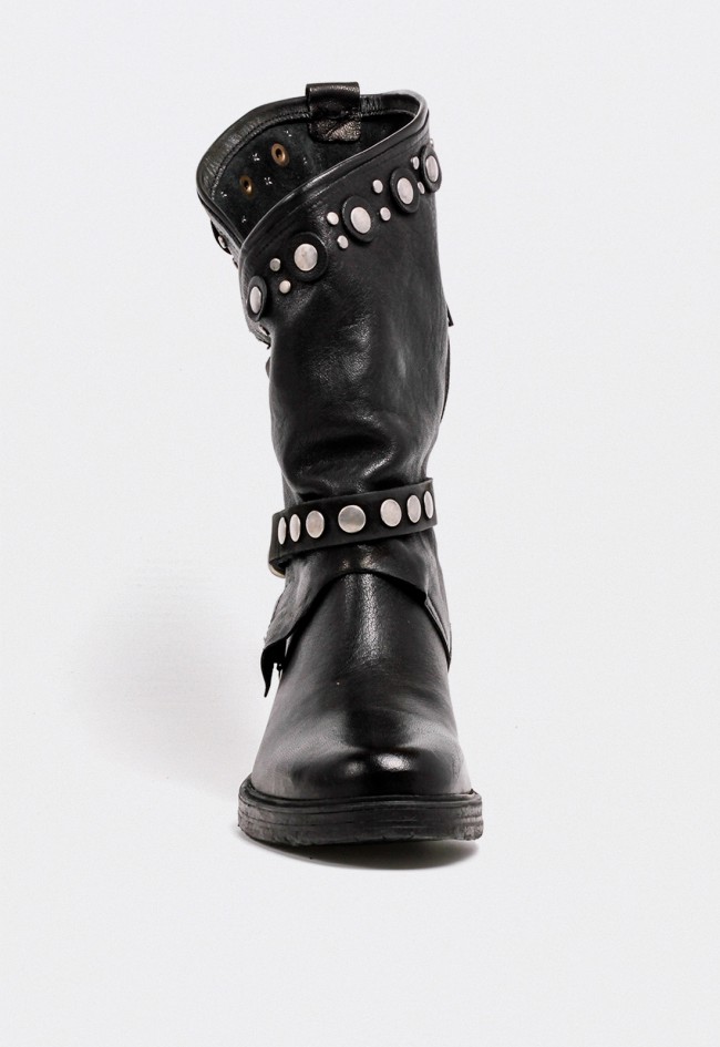 Bota motera de mujer piel negra con tachuelas y hebillas – estilo rockero urbano GLO venezia 36004