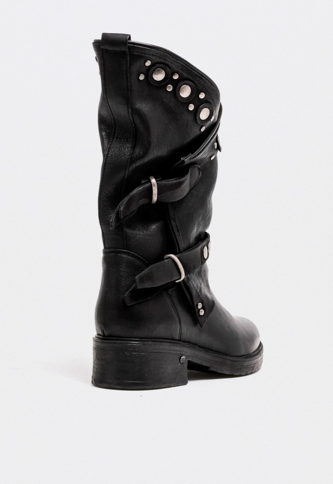 Bota motera de mujer piel negra con tachuelas y hebillas – estilo rockero urbano GLO venezia 36004