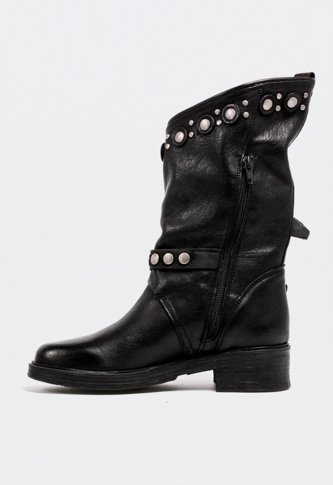 Bota motera de mujer piel negra con tachuelas y hebillas – estilo rockero urbano GLO venezia 36004