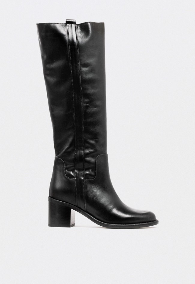 Bota campera alta de mujer en piel negra con tacón ancho – estilo atemporal sofisticado GLO isa