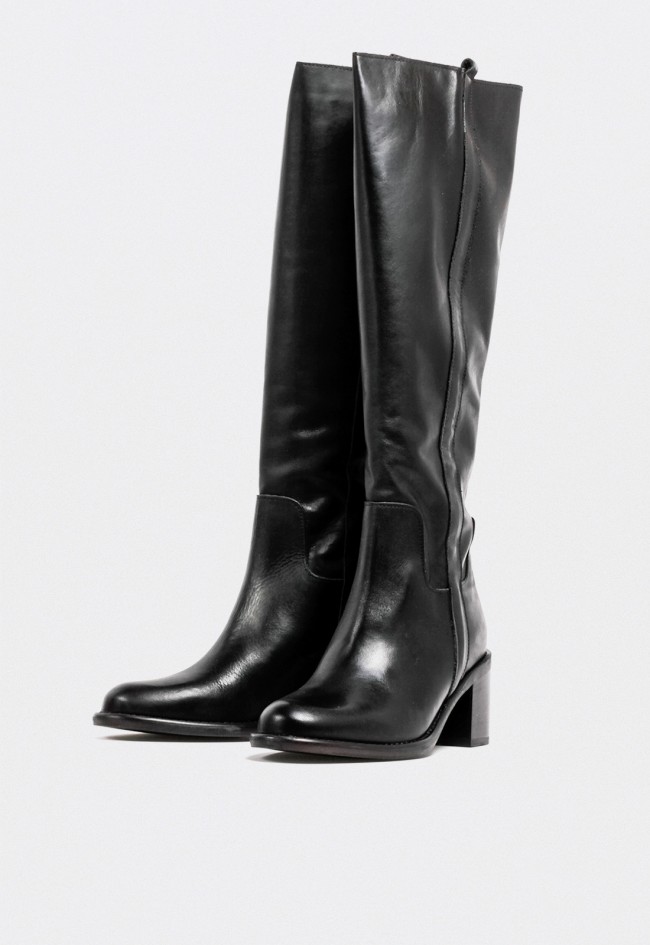 Bota campera alta de mujer en piel negra con tacón ancho – estilo atemporal sofisticado GLO isa