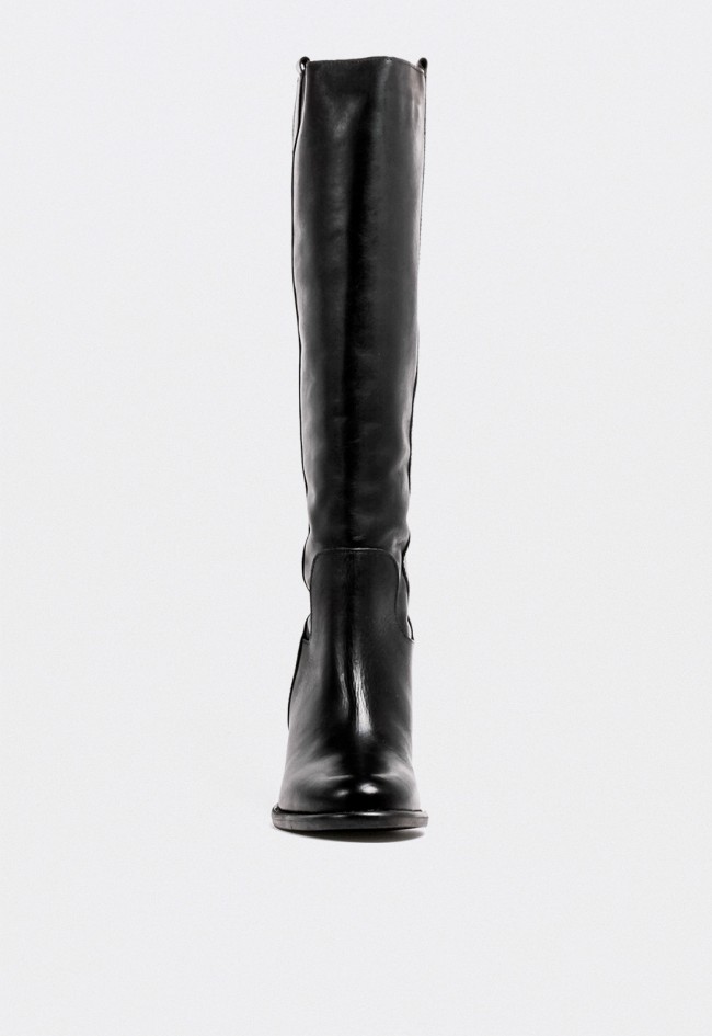 Bota campera alta de mujer en piel negra con tacón ancho – estilo atemporal sofisticado GLO isa