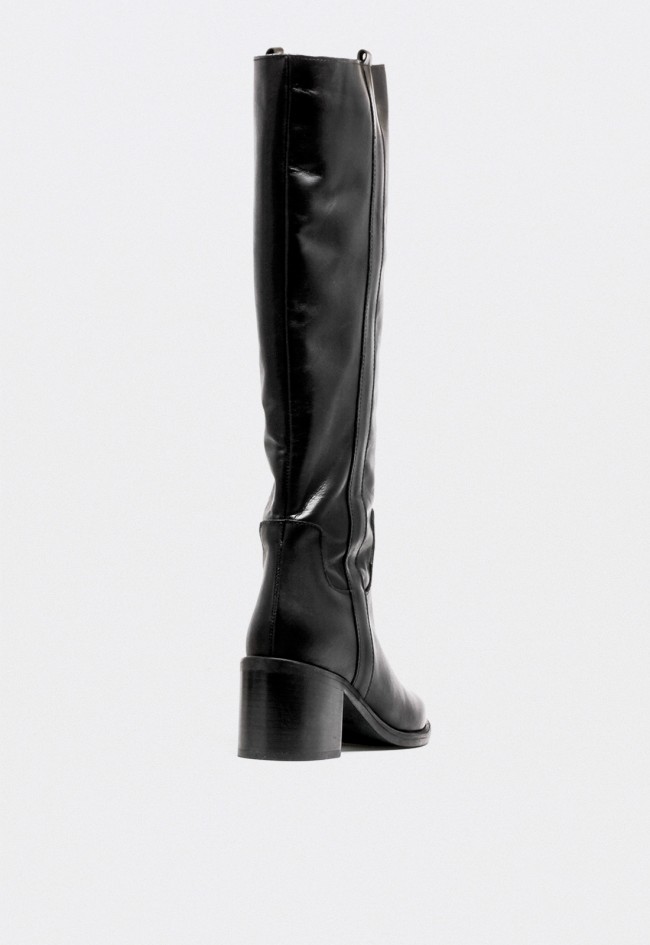 Bota campera alta de mujer en piel negra con tacón ancho – estilo atemporal sofisticado GLO isa