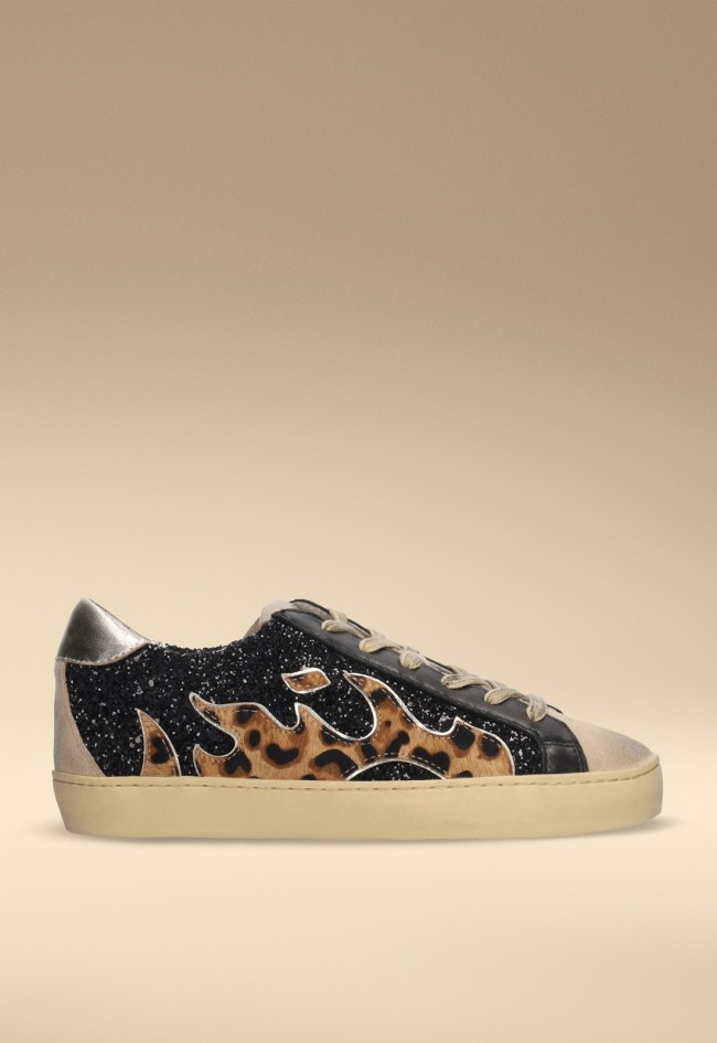 Zapatillas de mujer en piel con glitter negro y detalle animal print llamas – Gamin Dopamine, estilo urbano chic