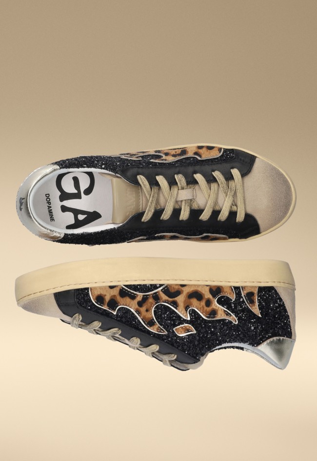 Zapatillas de mujer en piel con glitter negro y detalle animal print llamas – Gamin Dopamine, estilo urbano chic