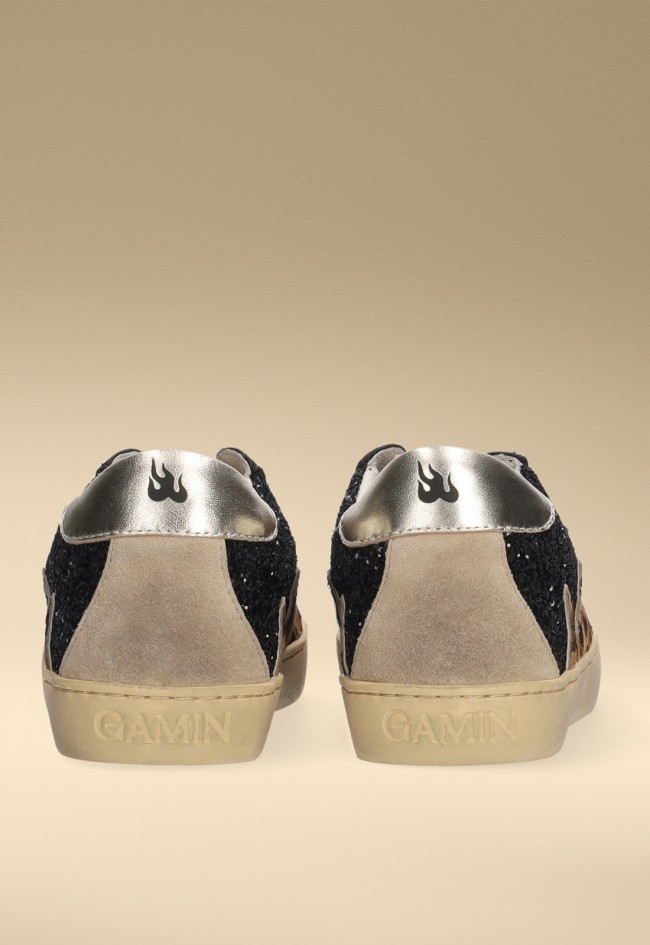 Zapatillas de mujer en piel con glitter negro y detalle animal print llamas – Gamin Dopamine, estilo urbano chic