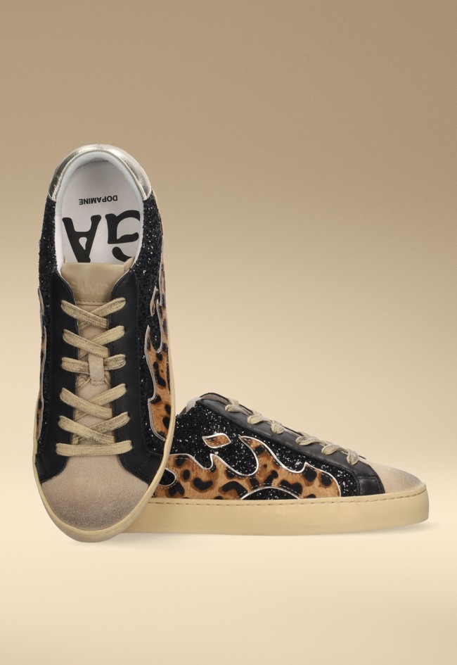 Zapatillas de mujer en piel con glitter negro y detalle animal print llamas – Gamin Dopamine, estilo urbano chic
