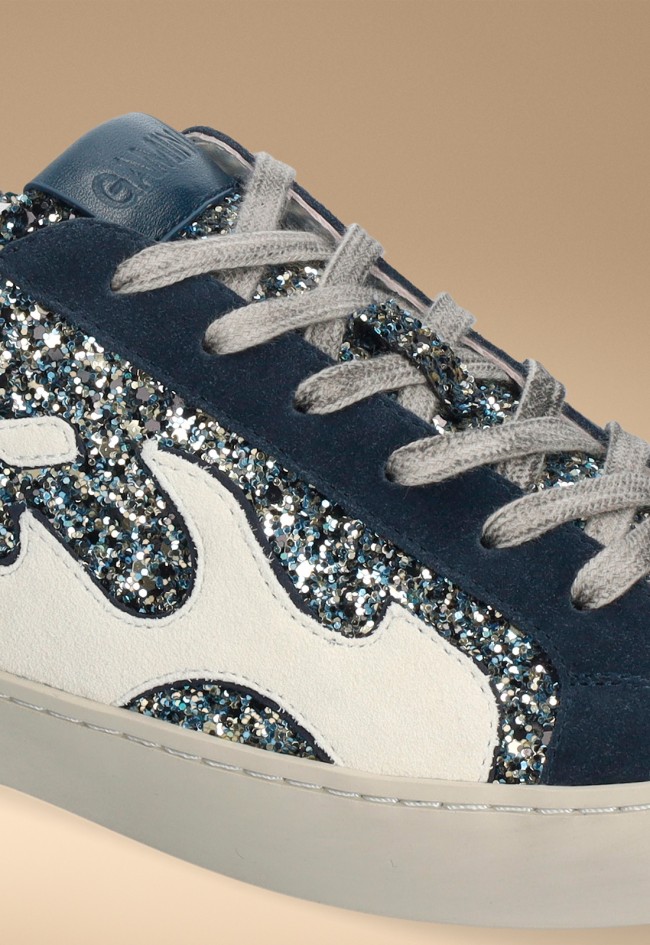 Zapatillas de mujer Gamin Dopamine en textil glitter azul y blanco con detalle neón – estilo urbano creativo