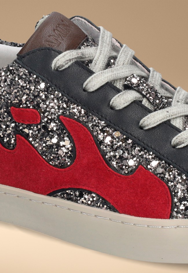 Zapatillas de mujer Gamin Dopamine en glitter plata y rojo – moda urbana atrevida y estilo statement