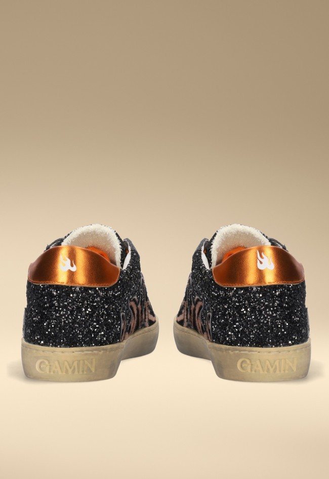 Zapatillas de mujer Gamin Dopamine con glitter negro y estampado animal print – sneakers urbanas con actitud