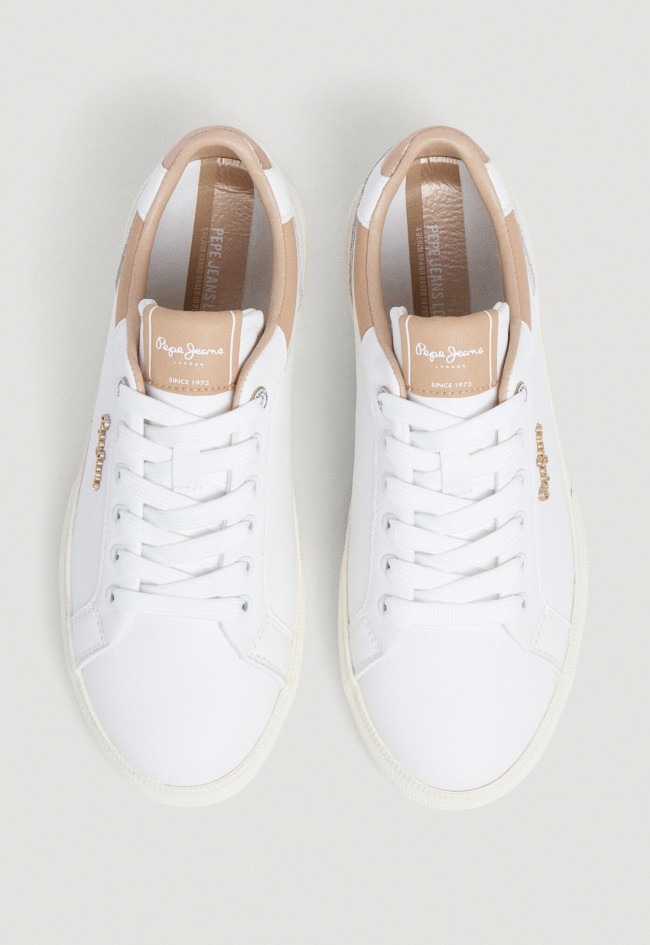 Zapatillas deportivas de mujer Pepe Jeans Kenton Court blancas con detalles en ante y logo metálico