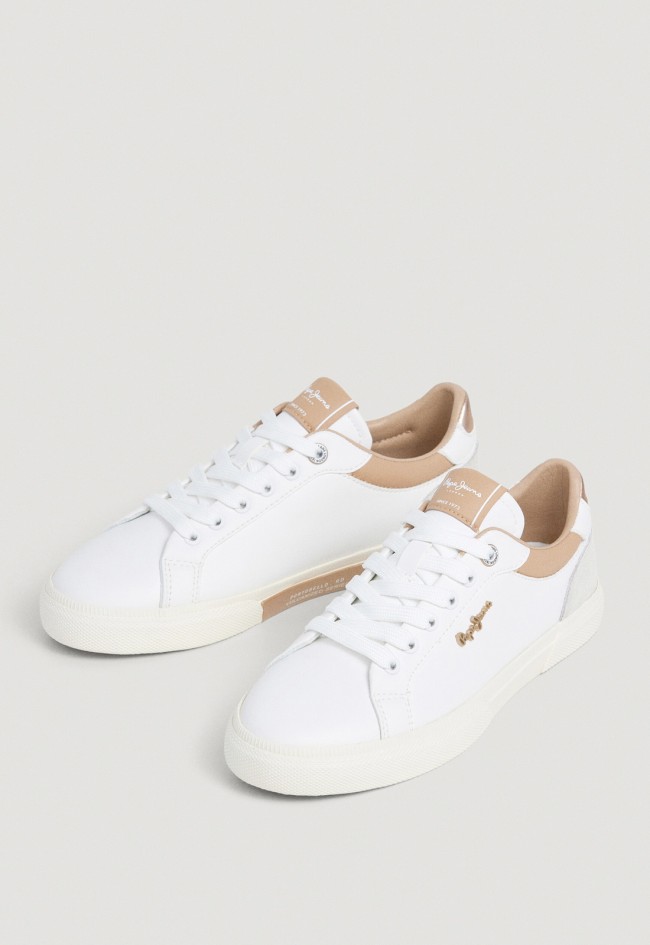 Zapatillas deportivas de mujer Pepe Jeans Kenton Court blancas con detalles en ante y logo metálico