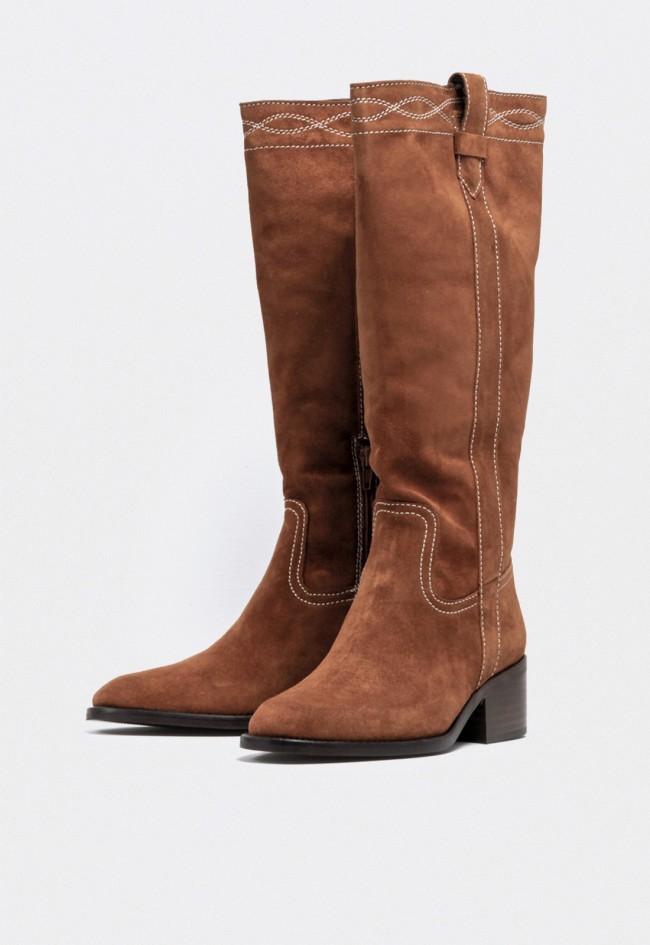 Bota campera mujer Glo Zaira 7427 de piel color cuero con tacón bajo y costuras contrastadas