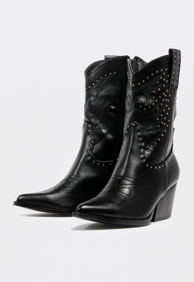 Bota cowboy mujer negra con tacón alto y detalles western con tachuelas Niko Amore 20174