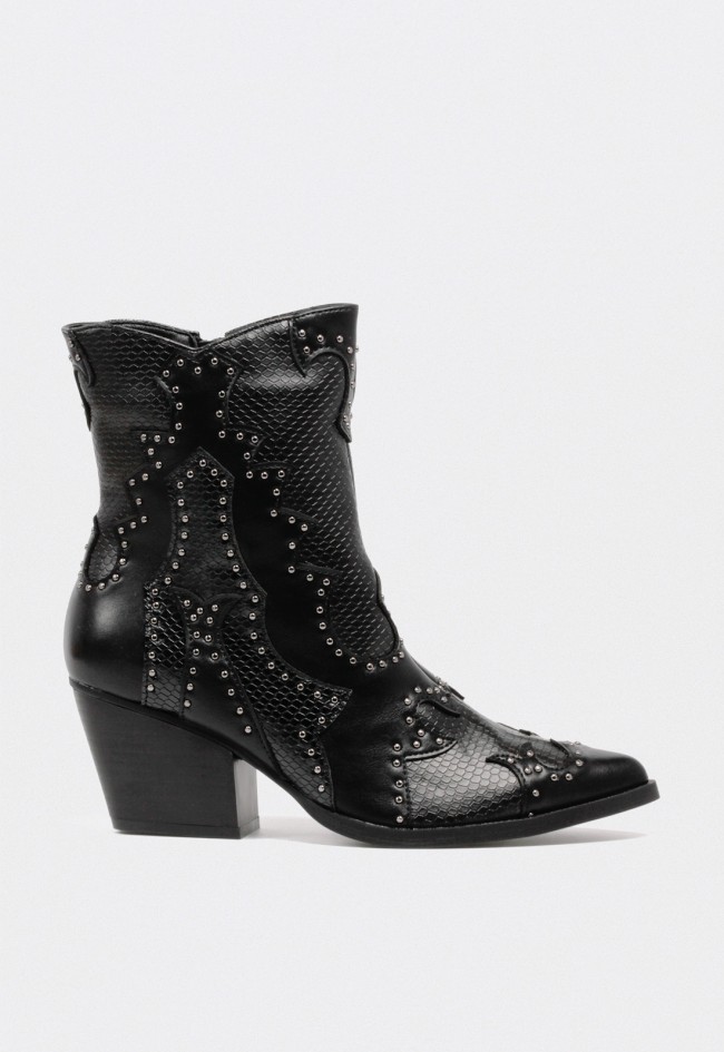 Botín cowboy mujer Niko Amore 20143 negro con efecto piel y detalles western con tachuelas