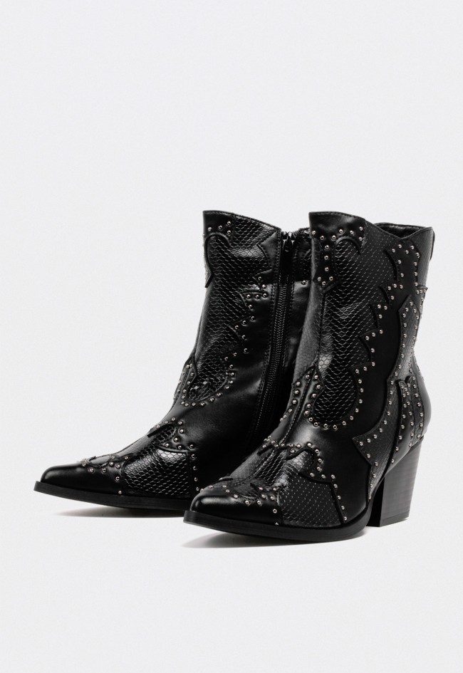 Botín cowboy mujer Niko Amore 20143 negro con efecto piel y detalles western con tachuelas