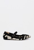 Bailarina Carmina Jhilton 63-2884 de mujer en blanco y negro con estampado abstracto y tira con hebilla elegante