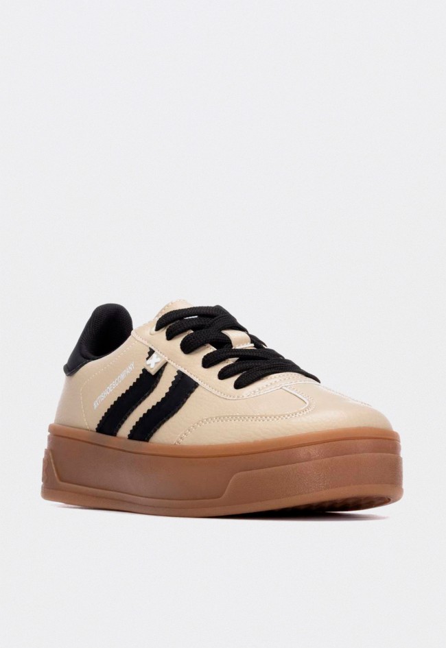 Zapatillas mujer XTI 144585 en material vegano con suela chunky tendencia