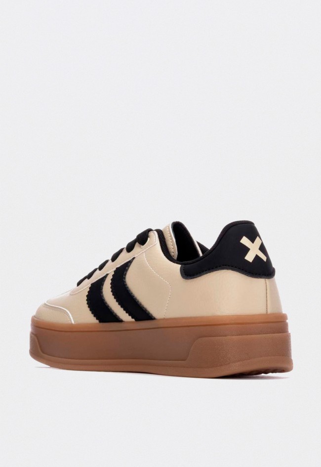 Zapatillas mujer XTI 144585 en material vegano con suela chunky tendencia