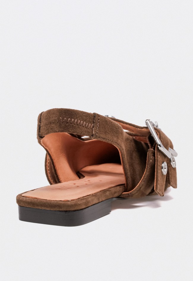 Zapato de mujer destalonado de piel VAS yrn033 color cuero con doble hebilla, sofisticación effortless