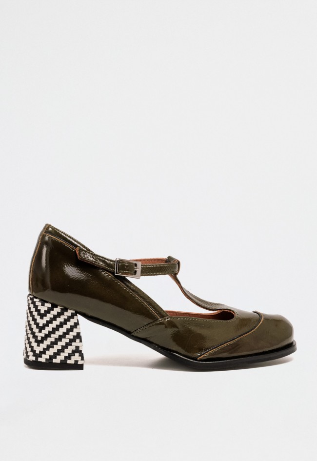 Zapato de mujer Mary Jane de charol verde Nemonic 2053 – Diseño artesanal con tacón geométrico Made in Spain