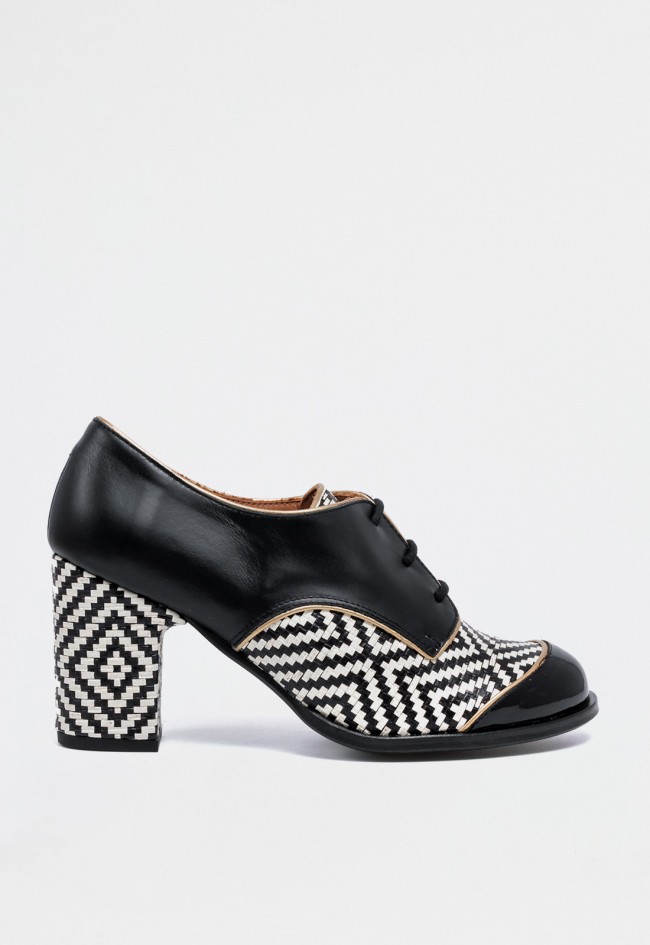 Zapato de mujer de cordones en piel bicolor Nemonic 1922 – Diseño geométrico con tacón ancho artesanal Made in Spain