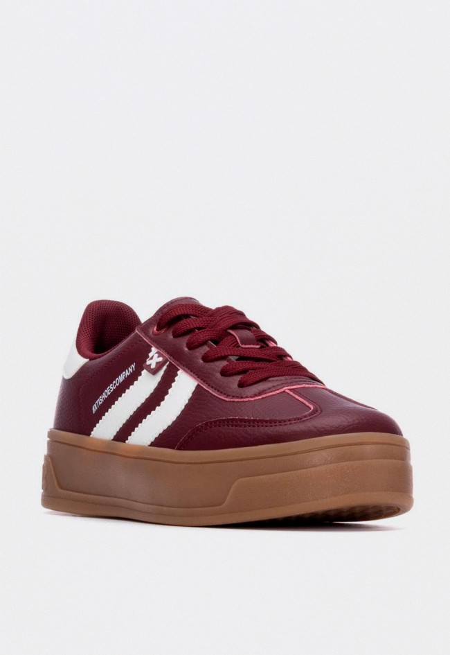 Zapatillas XTI 144585 mujer burdeos estilo retro con suela gruesa veganas