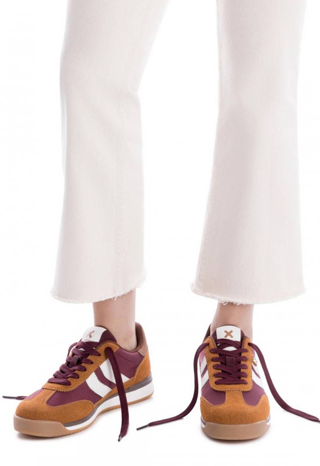 Zapatillas XTI 144587 mujer estilo retro con bandas laterales veganas