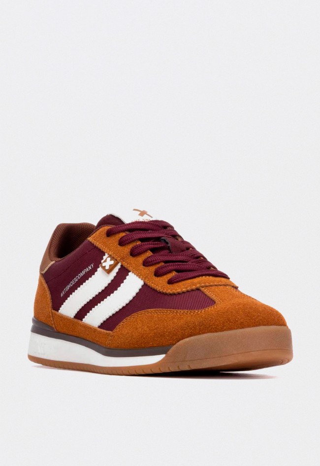 Zapatillas XTI 144587 mujer estilo retro con bandas laterales veganas