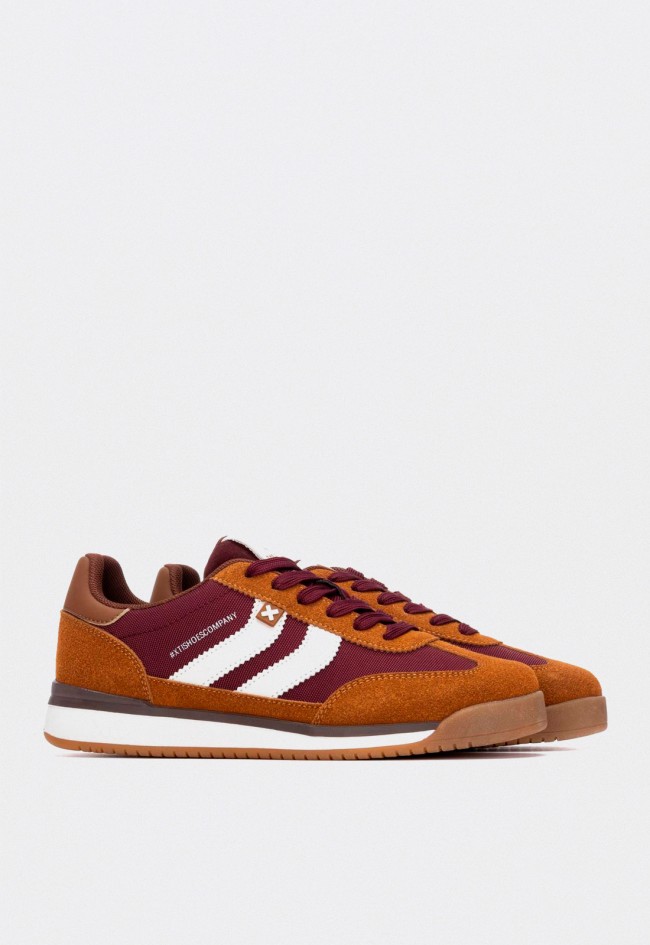 Zapatillas XTI 144587 mujer estilo retro con bandas laterales veganas