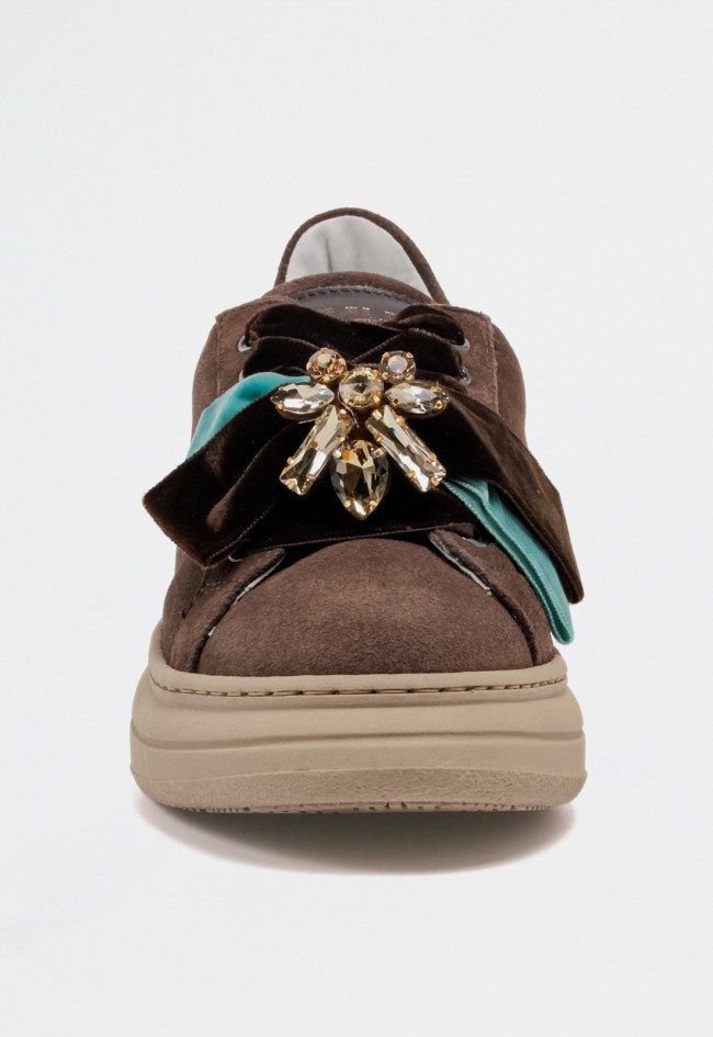 Zapatillas Meline 661 f-bi mujer piel marrón con maxi lazo joya