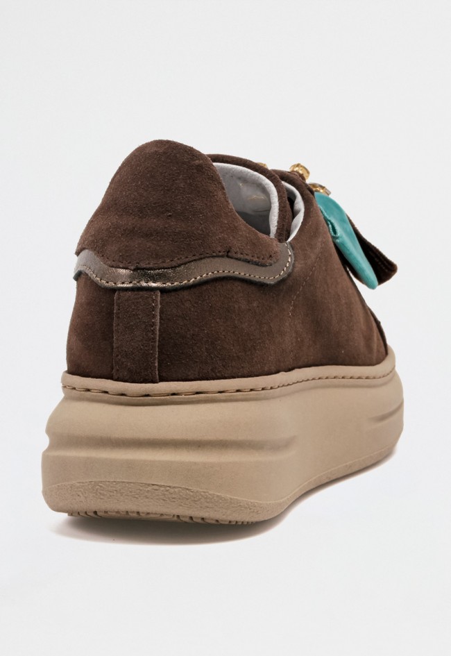 Zapatillas Meline 661 f-bi mujer piel marrón con maxi lazo joya