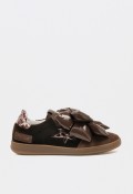 Zapatillas mujer Meline 526 f-r piel marrón con maxi lazo y detalle estrella