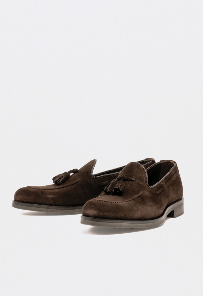 Zapato mocasín de hombre en piel serraje marrón con borlas VAS 7008