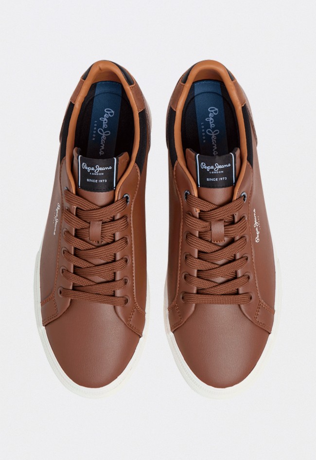 Zapatilla de hombre Pepe Jeans PMS30839 marrón estilo clásico con detalles en ante