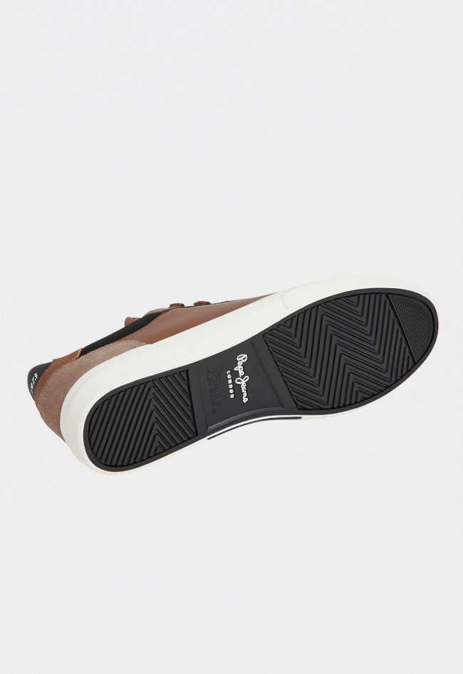 Zapatilla de hombre Pepe Jeans PMS30839 marrón estilo clásico con detalles en ante