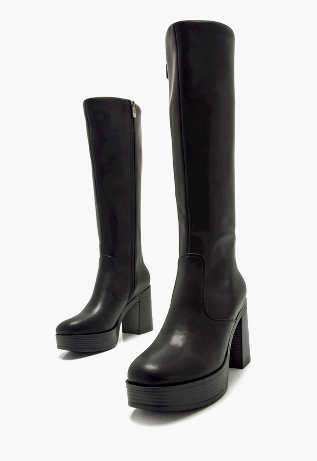 Botas Mustang New 67 negras de caña alta y tacón ancho, el toque moderno que eleva tu look