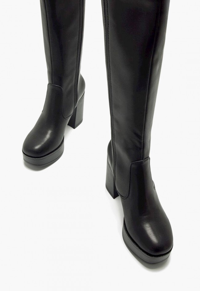 Botas Mustang New 67 negras de caña alta y tacón ancho, el toque moderno que eleva tu look